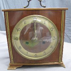 Beautiful Vintage Wind up Mantel Clock