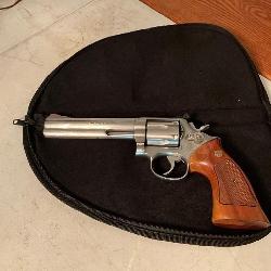 Smith & Wessonï¿½ Revolver