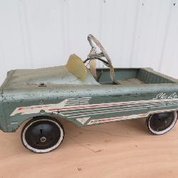 AMF G-511 Skylark pedal car