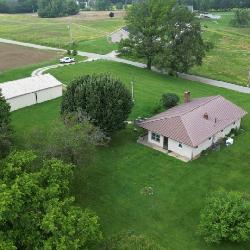 Nice Home & Barn in Elberfeld, IN