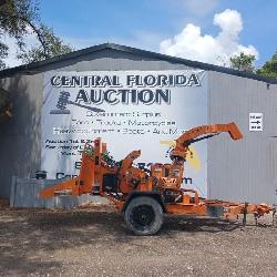 Commercial wood chipper
