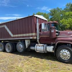 1981 Mack RL600L Value Liner, KnapHeide 20ft. Box