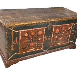 EARLY 18TH CENT. PINE PAINT DECORATED DOVETAILED
