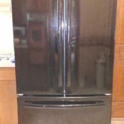 GE refrigerator, features: Capacity: 24.7 cubic
