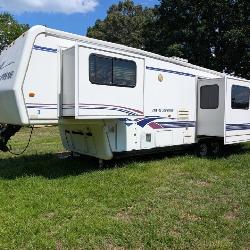 Fifth Wheel RV