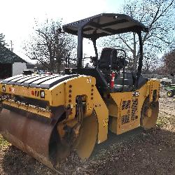 Lot 165 - Cat Cb54b Asphalt Roller