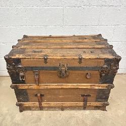 Large antique steamer trunk 34.5