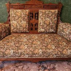 Early 20th Century American Carved Oak Settee