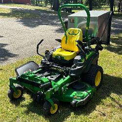 023 John Deere Model Z920M Gas Zero Turn Lawn Mower