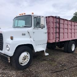 FORD 7000 TRUCK W DUMP BED