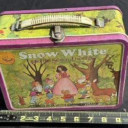 Vintage Snow White Lunch Box- missing thermos