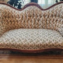 Early 20th Century Victorian Style Parlor Settee