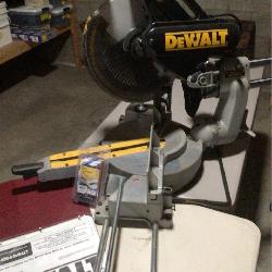 DEWALT COMPOUND MITER SAW 12
