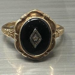 Sz.5.5 10k. Gold Ring 2.20 grams