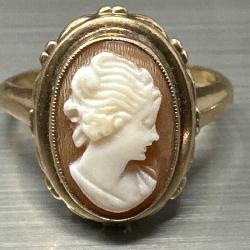 Sz.5 10k gold Cameo Ring 1.97 Grams