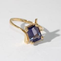 14kt yellow gold & Tanzanite Ring that features