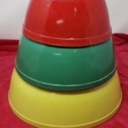 Pyrex Nesting bowl nice