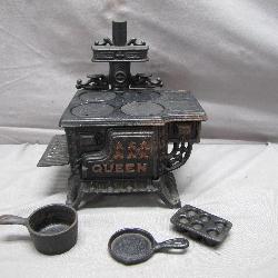 Cast-Iron Toy Queen Stove with Accessories