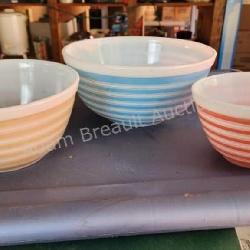 3 vintage Pyrex Rainbow Striped mixing bowls