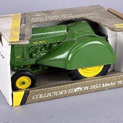 Ertl John Deere 1953 Model 60 Orchard Tractor 1/16