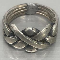 Sterling silver ring marked 925 , 3.46g size  4