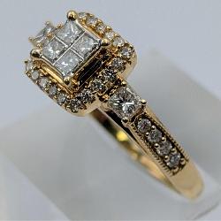 Very Nice 10K Gold & Diamond Ring, 3.619 grams