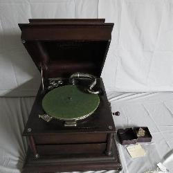 Columbia Grafonola Phonograph With Extras