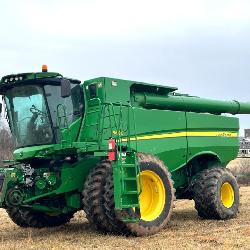 John Deere Combine