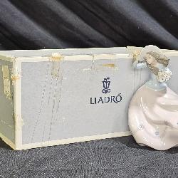 Lladró 5588 Blustery Day RETIRED LOOK! Rare!