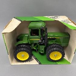Ertl John Deere 1:16 Scale Tractor Model