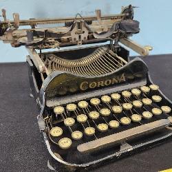 antique tyewriter