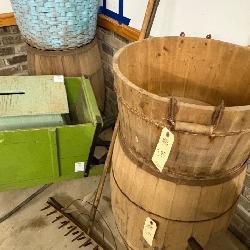 Wooden barrels wooden tub 