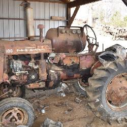 Farmall 100 LP Tractor