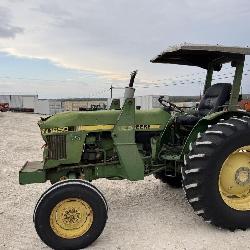 John Deere 4T95T-J 1650 diesel tractor. Working