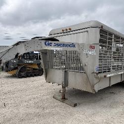 2005 Gooseneck 20' Aluminum livestock trailer. 2