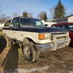 4X4 Ford bronco  XLT 1990 V8 / C6