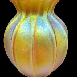 LUNDBERG STUDIOS DORE RIBBED DEMI VASE 1998