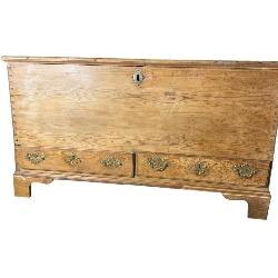 18TH CENT. PINE DOVETAILED BLANKET BOX