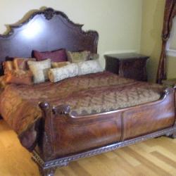 BROYHILL CAVALIER BROWN CHERRY KING SIZE  BED