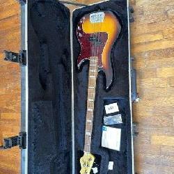 G&L Tribute Series LB-100 4-String Electric Bass w/ Rosewood Fretboard