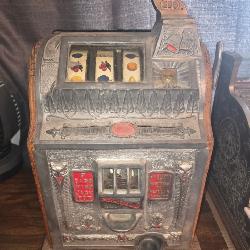 Vintage Mills Novelty Co. 25C Slot Machine