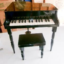 CHILDS PIANO