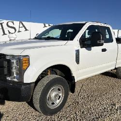 60018 2017 Ford F-250 4x4 Pickup Truck img1