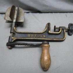 Manual Juicer by Lovelock London