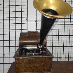 Nice Edison Cylinder Phonograph with horn