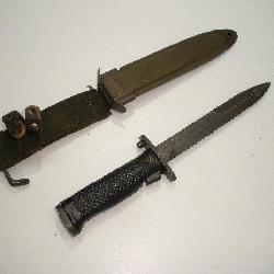 VIETNAM ERA US BAYONET W/ SCABBARD