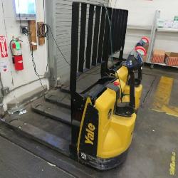 Yale Mpb045 4500lb Electric Pallet Jack