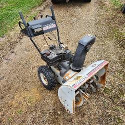 Gaines MI - White Snow Boss 850 Snowblower