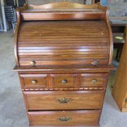 Roll Top Desk with Compact Dimensions