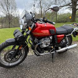 Motto Guzzi V7 Classic Retro-Styled Roadster